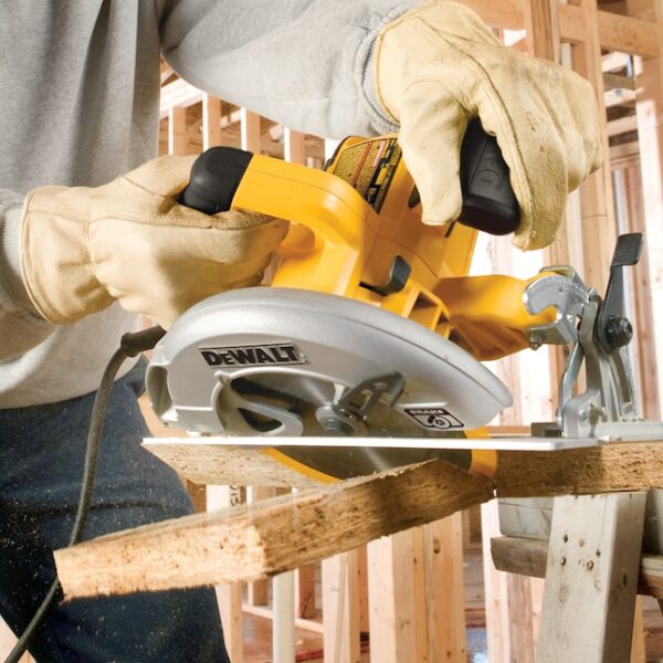 Circular Saw DWE575SB 15-Amp 7-1/4-in Corded - Image 6