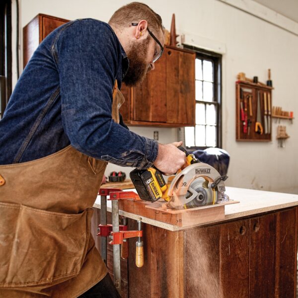 XR 20-volt Max 7-1/4-in Brushless Cordless Circular Saw Kit Circular Saw (1-Battery and Charger Included) - Image 9