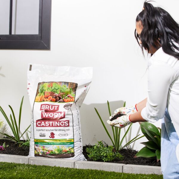 Organic Worm Castings Soil Builder, 30 Pound Bag (10 Pack) - Image 10