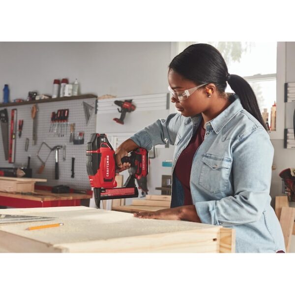 CMCN618NB V20 18-Gauge 1/4-in Narrow Crown Finish Stapler, Pneumatic - Image 7