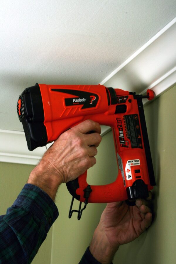 Paslode Straight 2.5-in 16-Gauge Cordless Finish Nailer (Battery   Charger Included) - Image 5