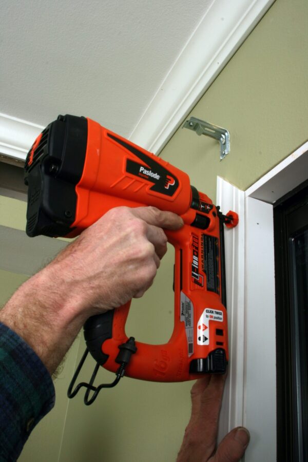 Paslode Straight 2.5-in 16-Gauge Cordless Finish Nailer (Battery   Charger Included) - Image 8
