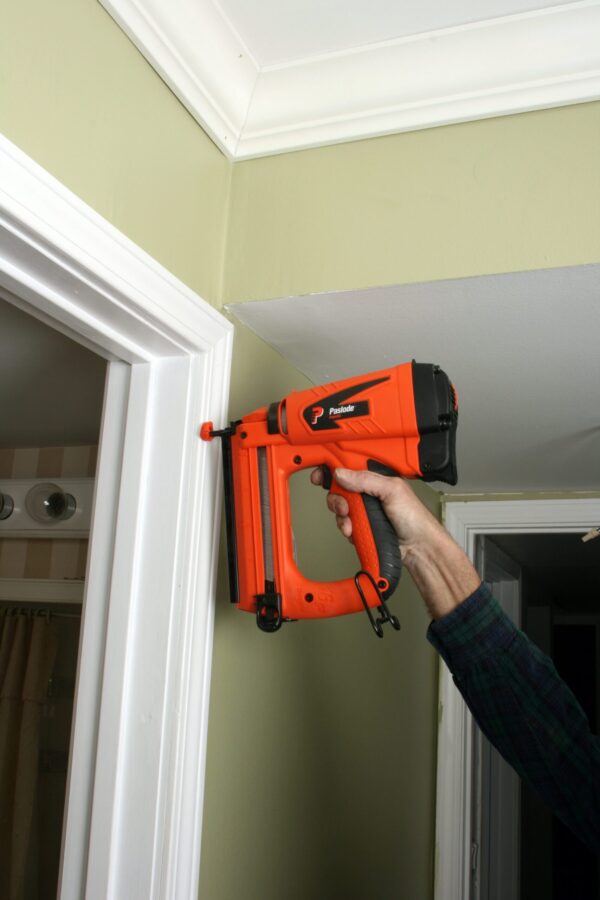 Paslode Straight 2.5-in 16-Gauge Cordless Finish Nailer (Battery   Charger Included) - Image 7