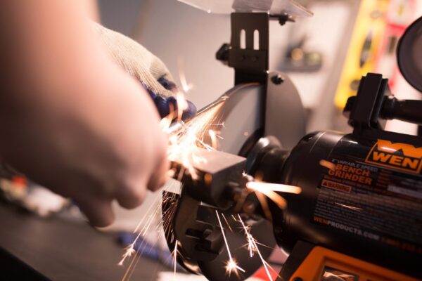 8-in Variable Speed Bench Grinder - Image 4