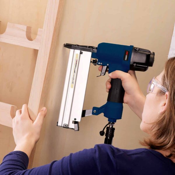 Campbell Hausfeld 1.5-in 18-Gauge Pneumatic Brad Nailer - Image 3