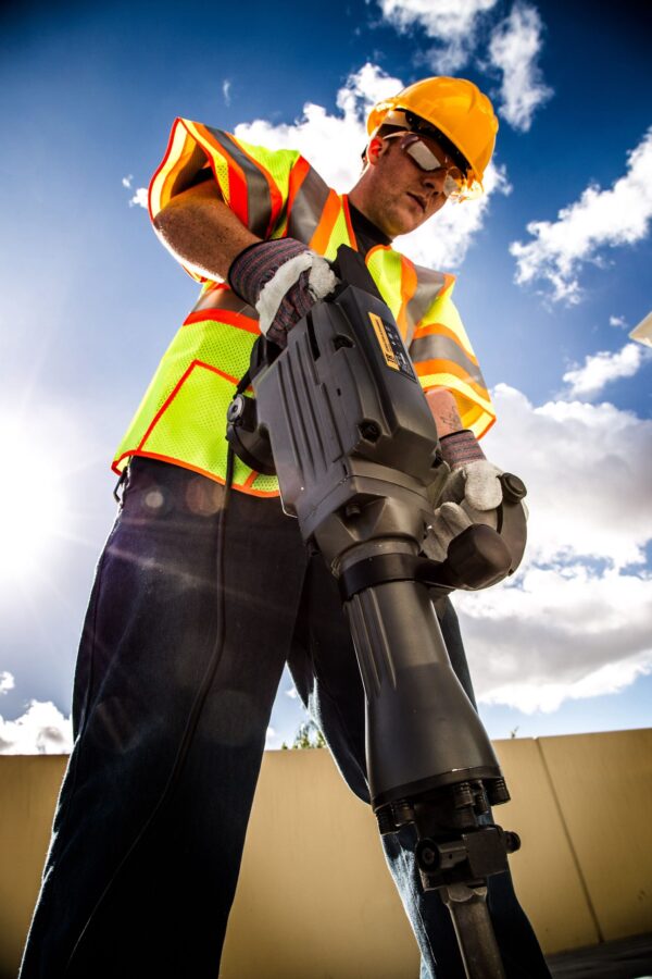 TR Industrial 120-Volt Corded Demolition Hammer - Image 4