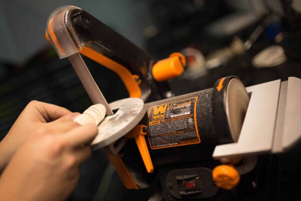 2.3-Amp Benchtop Sander - Image 13