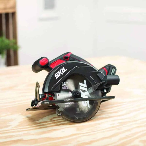 20V 6-1/2 Inch Cordless Circular Saw Includes 2.0Ah PWR CORE 20 Lithium Battery and Charger   CR540602 - Image 2