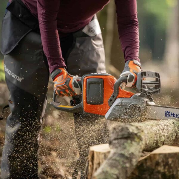Power Axe 225i 40V Battery Operated Chainsaw, 14-Inch Electric Chainsaw with Battery and Charger Included - Image 2