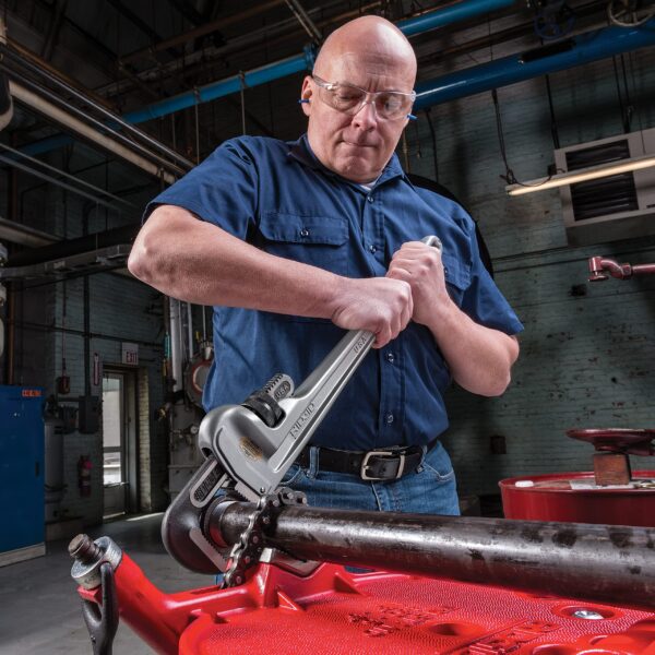 31105 Model 824 Aluminum Straight Pipe Wrench, 24-inch Plumbing Wrench, grey - Image 5