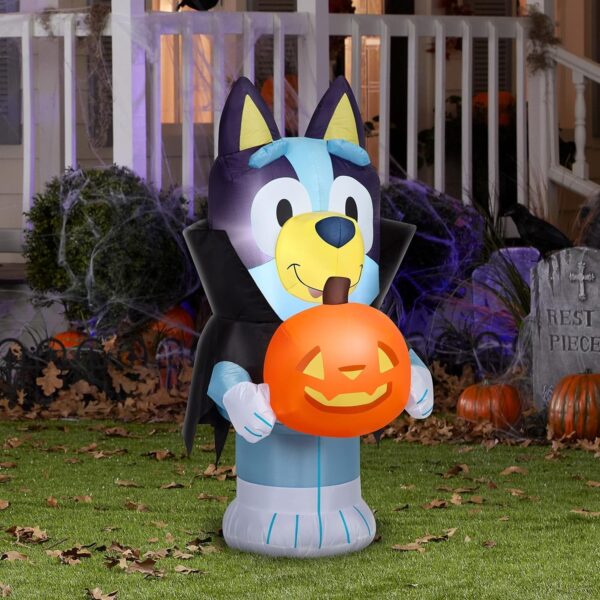 3.5?? in a Vampire Costume Halloween Inflatable