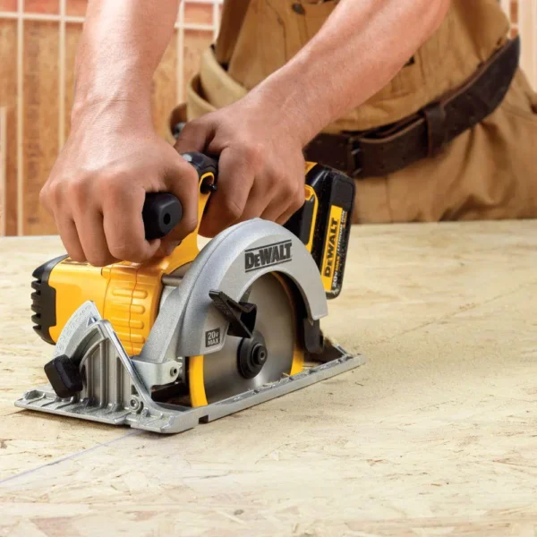 DCS391B 20-Volt MAX Cordless 6-1/2 in. Circular Saw with (1) 20-Volt Battery 4.0Ah   Charger - Image 5