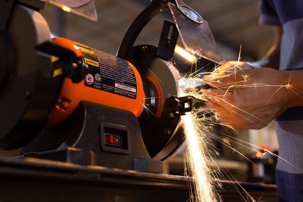 BG4276 2.1-Amp 6-Inch Single Speed Bench Grinder with Flexible Work Light - Image 4