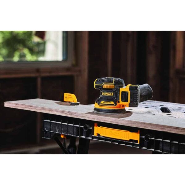 DCW210B 20V MAX XR Cordless Brushless 5 in. Random Orbital Sander (Tool Only) - Image 10
