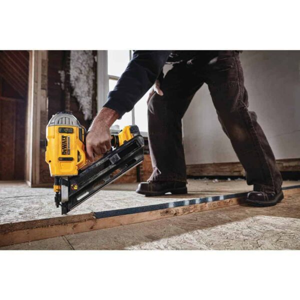DCN692B 20V MAX XR Lithium-Ion Cordless Brushless 2-Speed 30?? Paper Collated Framing Nailer (Tool Only) - Image 11