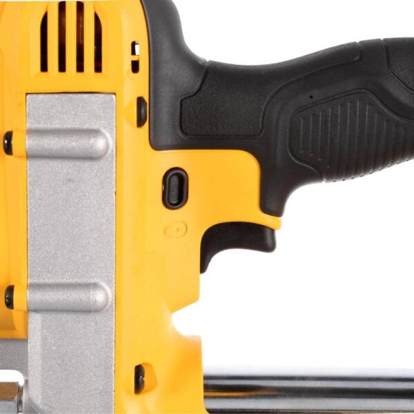 DCGG571BW205 20V MAX Cordless 10,000 PSI Variable Speed Grease Gun and (1) 20V MAX XR Premium Lithium-Ion 5.0Ah Battery - Image 5