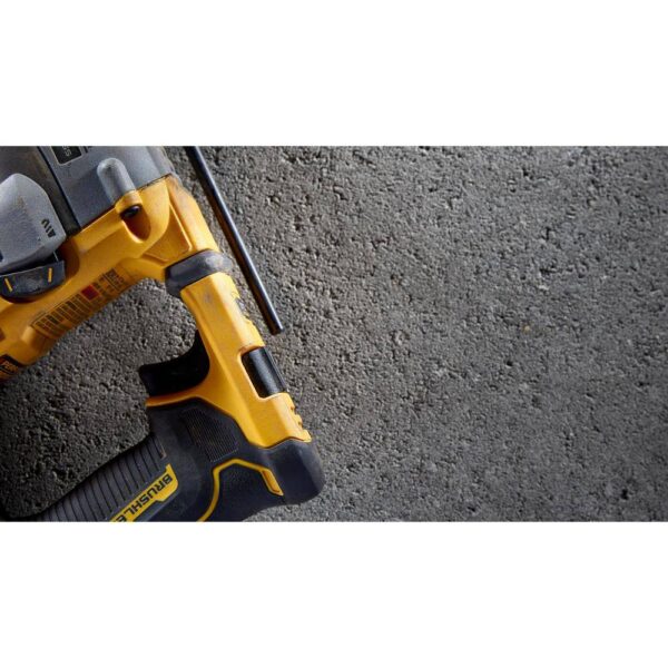 DCH172BWDCB205 ATOMIC 20V MAX Cordless Ultra-Compact 5/8 in. Hammer Drill and 20V MAX XR Premium Lithium-Ion 5.0Ah Battery - Image 10