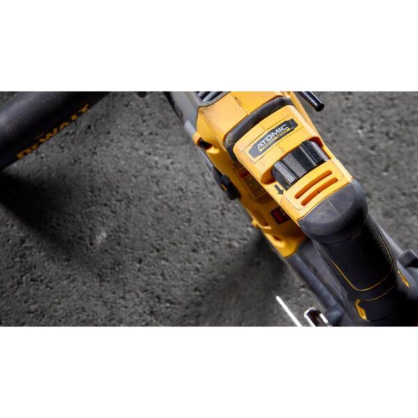 DCH172BWDCB205 ATOMIC 20V MAX Cordless Ultra-Compact 5/8 in. Hammer Drill and 20V MAX XR Premium Lithium-Ion 5.0Ah Battery - Image 9