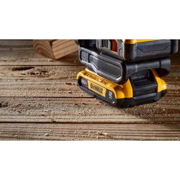 DCLE34031B 20V 3-Beam 360-Degree Laser Level (Tool Only) - Image 9