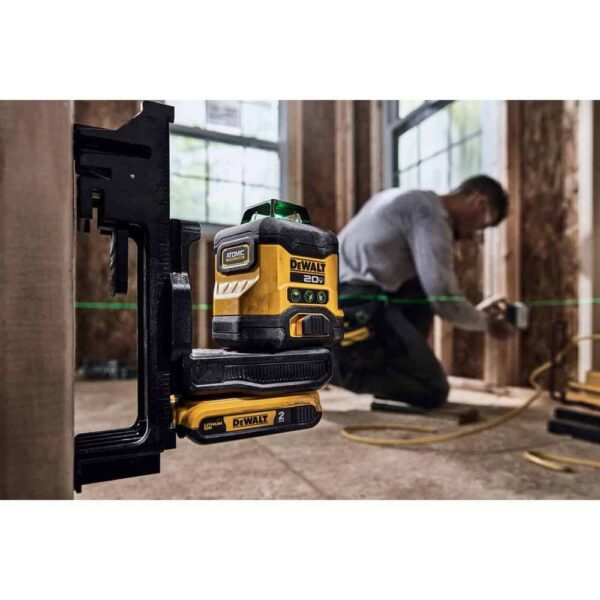 DCLE34031B 20V 3-Beam 360-Degree Laser Level (Tool Only) - Image 3