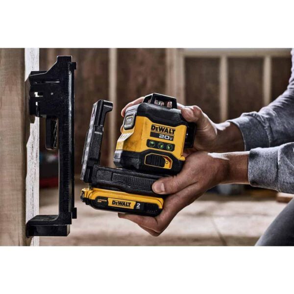 DCLE34031B 20V 3-Beam 360-Degree Laser Level (Tool Only) - Image 2
