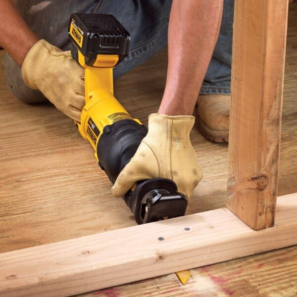 DCS380BW230 20V MAX Cordless Reciprocating Saw and (1) 20V MAX Compact Lithium-Ion 3.0Ah Battery - Image 10