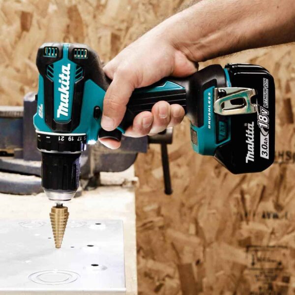 XFD131 18V LXT Lithium-Ion Brushless Cordless 1/2 in. Driver-Drill Kit, 3.0Ah - Image 7