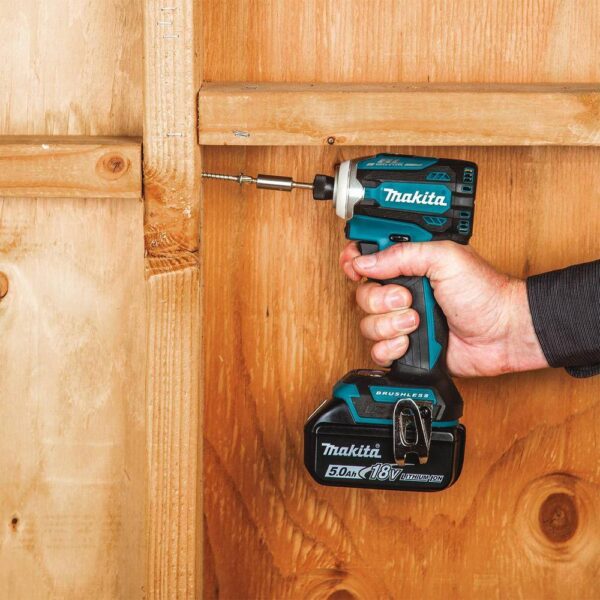 XT288T-XMT03Z 18V LXT Lithium-Ion Brushless Cordless Combo Kit 5.0 Ah (2-Pc) with bonus 18V LXT Variable Speed Oscillating Multi-Tool - Image 7