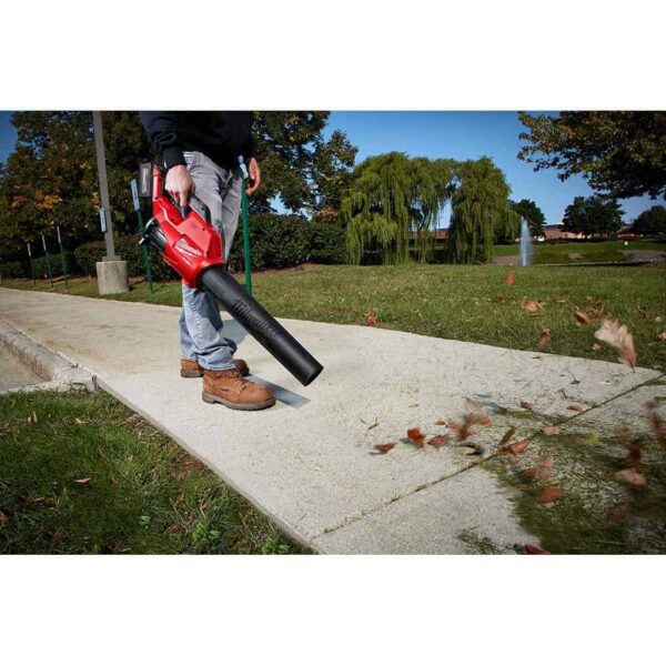 2727-21HDP M18 FUEL 16 in. 18V Lithium-Ion Brushless Battery Chainsaw Kit with M18 GEN II FUEL Blower - Image 12