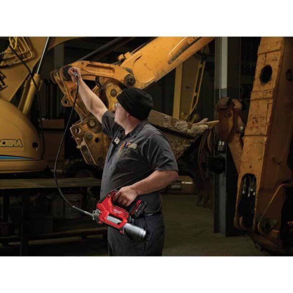 2646-21CT-48-11-1820 M18 18V Lithium-Ion Cordless 2-Speed Grease Gun Kit with M18 2.0 Ah Compact Battery - Image 9