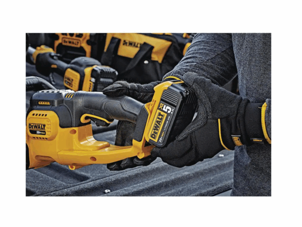 DCHT820B 20V MAX Cordless Battery Powered Hedge Trimmer (Tool Only) - Image 12