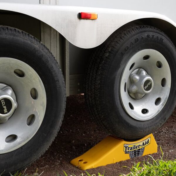 Tandem Trailer Tire Changing Ramp with  5.5 Lift, Yellow - Image 10