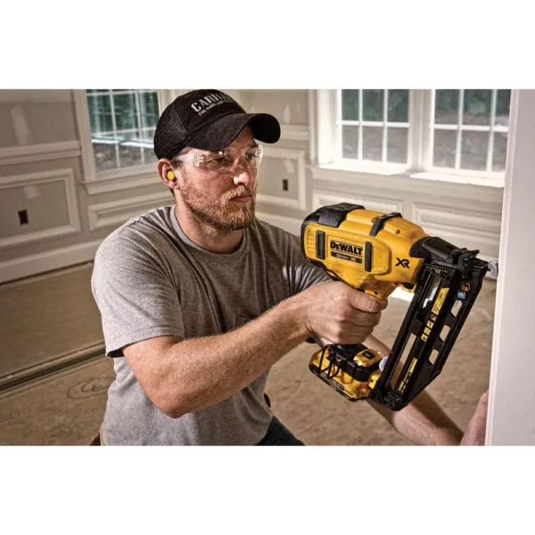 DCN660B 20-Volt MAX XR Lithium-Ion Cordless 16-Gauge Angled Finish Nailer (Tool-Only) - Image 4