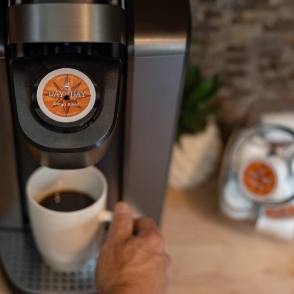 Day To Day 200-Count Donut Blend, Medium Roast Single Serve Coffee Pods for K-Cup Keurig Brewers (Donut Blend, 200 Count (Pack of 1)) - Image 5