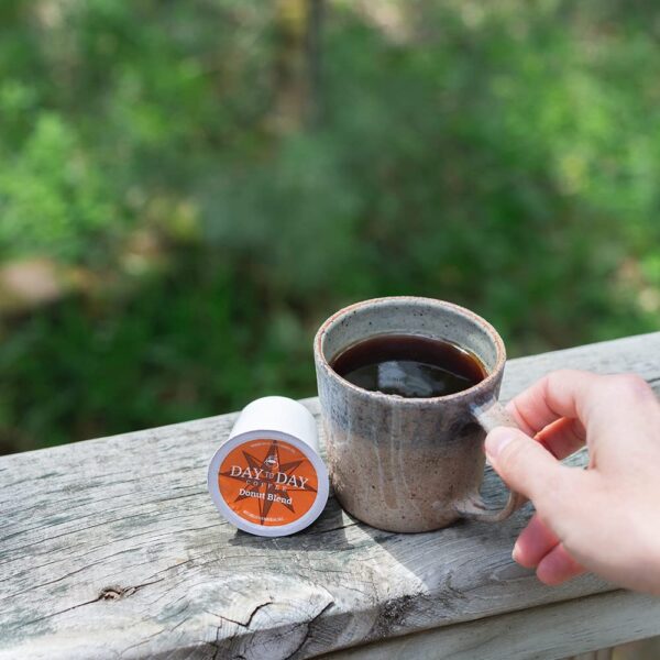 Day To Day 200-Count Donut Blend, Medium Roast Single Serve Coffee Pods for K-Cup Keurig Brewers (Donut Blend, 200 Count (Pack of 1)) - Image 3