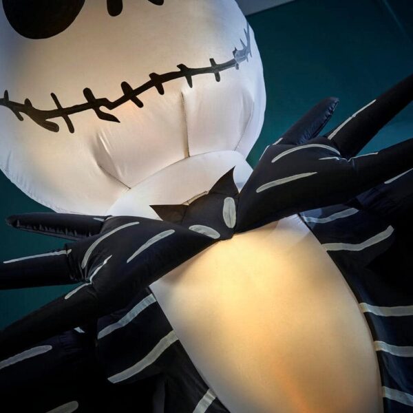 22GM29788 10 ft Animated Reaching Jack Skellington Halloween Inflatable - Image 4