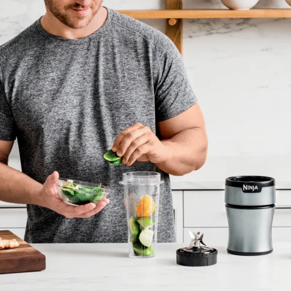 BN301  Compact Personal Blender, 900-Peak-Watt Motor, Silver - Image 3