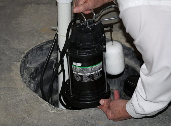 CDU790   1/3 HP Submersible Cast Iron and Stainless Steel Sump Pump with Integrated Vertical Float Switch   Up to 4,600 Gallons Per Hour   Heavy Duty Basement Sump Pump , Black - Image 3