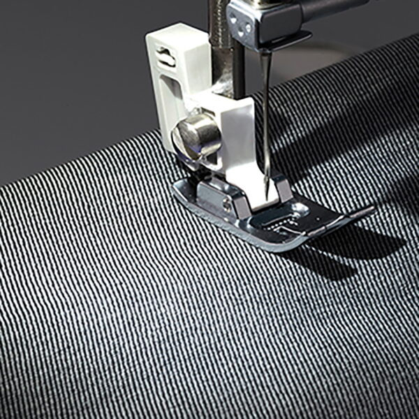 Brother LX3817G 17-Stitch Portable Full-Size Sewing hine, Grey - Image 9