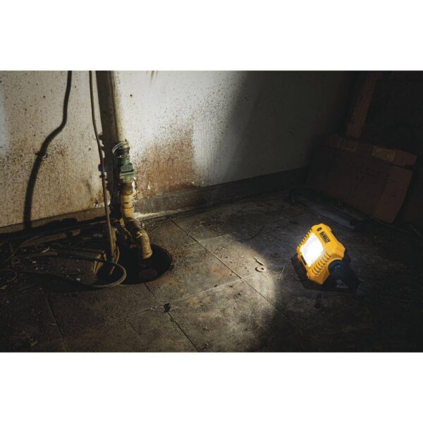 DCL077B 20V MAX Compact Task Light - Image 6